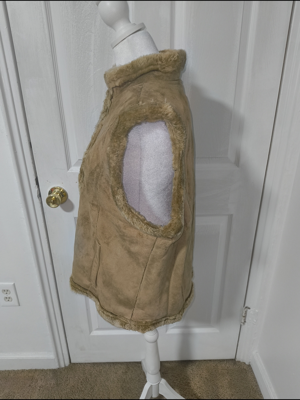 Jaclyn Smith Taupe Faux Shearling Zip Vest - Picture 2 of 8